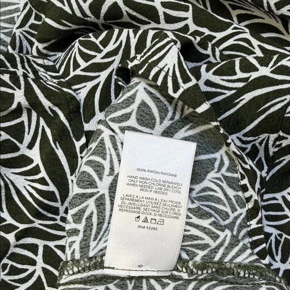 Express Floral Pattern Green Maxi Wrap Dress - Women’s Medium Long Sleeve Dress - Picture 10 of 10